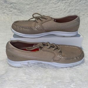 Sketchers Goga Max Boat Shoes in Very Good Barely worn condition